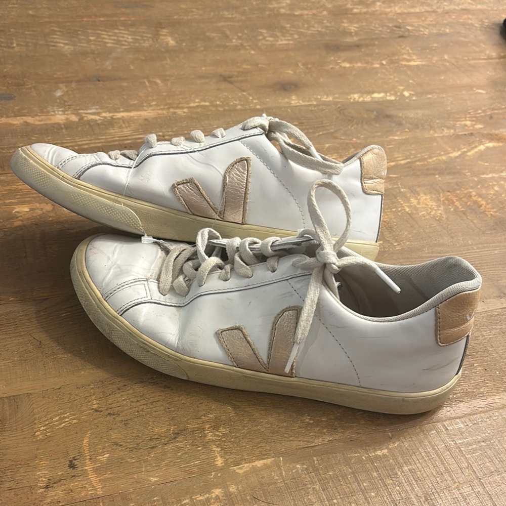 Veja White and Tan Women's Sneakers